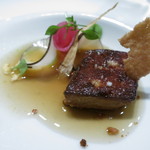 オードブル　フォアグラ牛蒡　フォアグラのポアレ　紅芯大根と黒大根添え　牛蒡と野菜だけから作るコンソメ