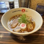 ラーメン人生JET - 醤油ラーメン(900円、斜め上から)