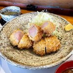 自然坊 - ヒレカツ定食 
キャベツ、ご飯、お椀、お新香付き