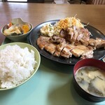 食事処若松 - 料理写真:豚ロースステーキ定食850円(ご飯・おかず大盛り＋200円)