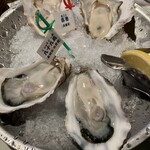 Oyster Bar ジャックポット - ハッピーアワーの生牡蠣2個