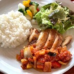 Player's CAFE  - 日替わりランチ：照り焼きジャークチキンのラタトゥユソース(単品¥850/税込)(コーヒーor ティー付き￥1,000/税込）