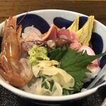 丸吉 - 海鮮丼のアップ