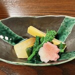弐乃雪屋 - 煮物
「鹿児島産若竹煮　桜麩　菜の花」