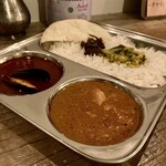 カレーと民藝と酒 TeTe - カリープレート。南インドカレー系です。