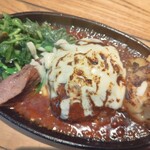 Sute-Ki Ando Hamba-Gu Soshite Katsuage Niku Yama - ハンバーグ、デミグラスソース＆チーズ。肉々しいことこの上ない！なので、ソースはシンプルなものが良かったかも笑。ちなみに、付け合せの牛タンも柔らかくて美味！