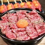 kurogewagyuutodonabegohantaishuuyakinikukotarou - 肉まぶし重の土鍋ご飯２人前