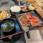 Gogi Hausu Yakiniku - ロース＋ハラミ　1,650円