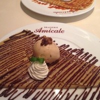 ブラッスリー アミカル - (手前)ベルギーチョコレートのテリーヌ＆ナッツのヌガーアイス、(奥)キャラメル・ブール・サレ＆ハチミツ・アイス