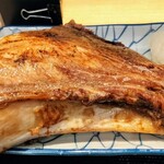 魚菜はざま - ２、３人でシェアできそうなくらい大きいカマ焼きです！脂がのってふっくらジューシーでした！