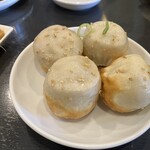 弄堂 生煎饅頭 - 焼き小籠包　肉汁がすごい