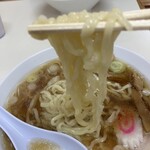 Chuuka Soba Horikoshi - ほどよい腰と柔らかさ。佐野ラーメンのやわやわが苦手な人でもギリOKかな？