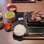 感動の肉と米 船橋新高根店 - カットステーキとその他沢山