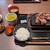 感動の肉と米 - 料理写真:カットステーキとその他沢山