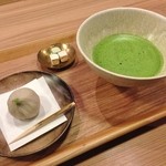 Irikuchiya - 数量限定の季節の上生菓子「下萌」とお薄「葵祥の昔」