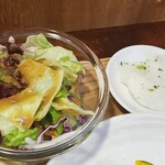 キッチン ブルー グローブ - サラダ、お新香のアップ