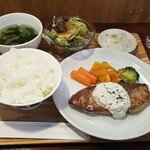 キッチン ブルー グローブ - 天然ブリのムニエル　マスカルポーネ仕立てタルタル添え