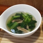 キッチン ブルー グローブ - ほうれん草と茸のスープ