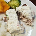 キッチン ブルー グローブ - ムニエルをカット