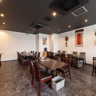 幅広いシーンにご利用可能な落ち着いた雰囲気のモダンな空間