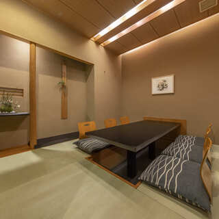 A Japanese-style meal restaurant with private rooms. Enjoy the “taste of a hideaway”