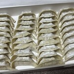 ぎょうざ 宝舞 - 生餃子