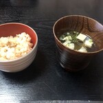 Maruya - 筍の炊き込みご飯、お味噌汁