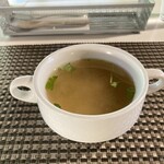 Saku - 食前にスープ(大根の味噌汁)がついています。比較的リーズナブルも、かなり豪華なモーニングです。そして居心地が大変素晴らしい。これはついつい長居してしまいますね