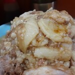 ラーメン 盛太郎 - とても「少し」ではなく「マシマシ」みたいな量で(苦笑)