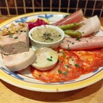 Bistro 2538 - ハーフシャルキュトリー858円