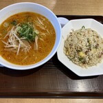 大阪王将 - 知立店ランチ（1,000円）
            チャーハン＋担々麺