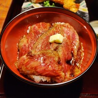 赤坂 津つ井 総本店 - スペシャルランチのお店名物ビフテキ丼