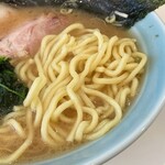 横浜家系ラーメン みさきや - 丸山製麺(株)の中太麺。