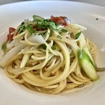 Amalfi NOVELLO - 「パスタ ピッツァランチ（￥1,580）」メインの「釜揚げしらすとアスパラのアーリオオーリオ」