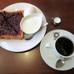 ハセ珈琲店 - モーニングB：コーヒー、小倉トースト+ヨーグルト＋ゆで玉子