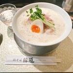 鶏そば縁道 - 料理写真:クリーミーなスープが絶品