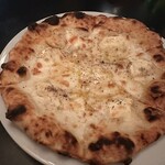 ダコージ - クアットロ フォルマッジ(モッツァレラ / ゴルゴンゾーラ / タレッジョ / マスカルポーネ)