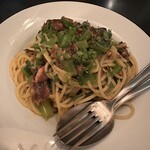 ダコージ - スモークした鰯、トマト、アンチョビ、カブラの葉のスパゲッティ