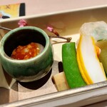 御料理 竹寳 - 桜鯛の新玉ねぎポン酢あん　モンゴイカ黄金焼き