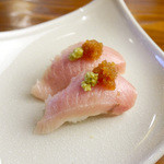 Tempura Koriyouri Kajime - ≪お寿司（寒ブリ）≫質の良いお魚をお出し致します。お醤油を付けなくても、美味しく召し上がって頂けます。