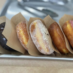 DOUGHNUT HOLIC - 