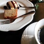 Kitchen KURADO - デザート（バナナケーキとバニラアイス・チョコソース掛け）　とコーヒー