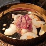吹上庵 - すき焼き・・・玉ねぎの上に鶏肉を乗せる。
