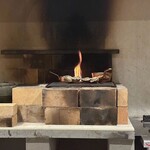 パルコ フィエラ - 厚岸産弁天牡蠣＆ちぢみほうれん草の炭火焼き（行者にんにく醤油漬け＆オイルでコンフィに）