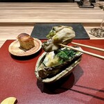 パルコ フィエラ - 厚岸産弁天牡蠣＆ちぢみほうれん草の炭火焼き（行者にんにく醤油漬け＆オイルでコンフィに）
