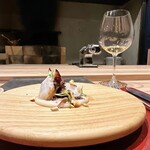 パルコ フィエラ - シャンパンで火入れした小樽産タコの薪焼き （花豆を炊いたピューレ、薪オイル、カシューナッツ、ハーブ）