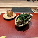 パルコ フィエラ - 厚岸産弁天牡蠣＆ちぢみほうれん草の炭火焼き（行者にんにく醤油漬け＆オイルでコンフィに）