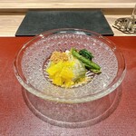 パルコ フィエラ - 小樽産イカの薪炙り、フェンネルサラダ、八朔、コゴミ（素揚げしてサッと薪火で炙る）、自家製粒マスタード、5年熟成自家製からすみ