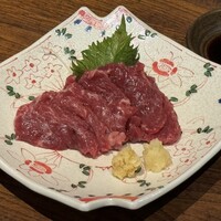 馬刺しと焼き鳥 グルマン三年坂 - 