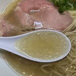町田汁場 しおらーめん進化 - スープ